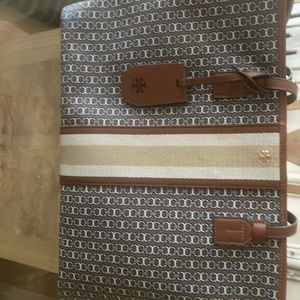 Tory Burch Gemini Link Tote. Large size 17.5” wide 11” tall